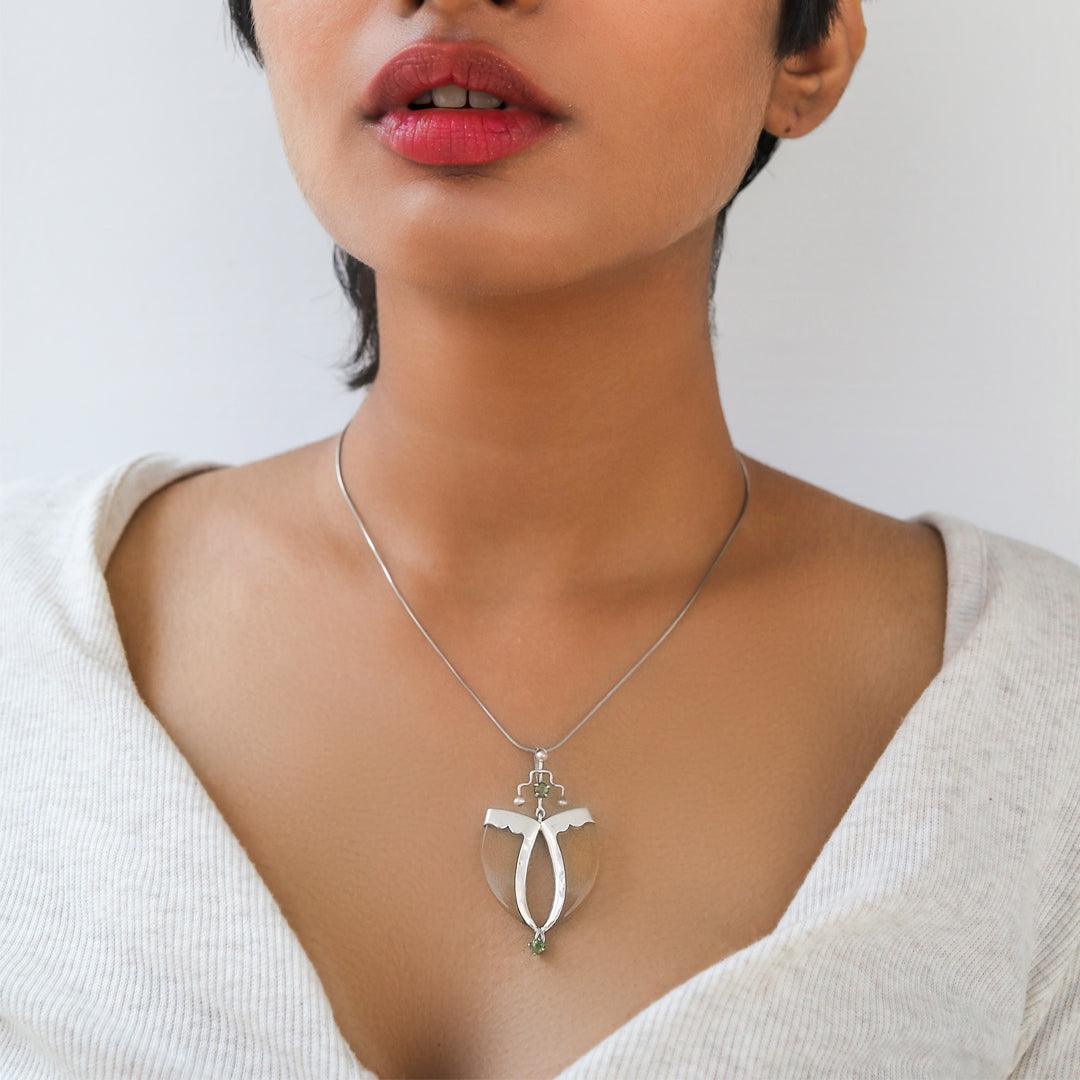 AVANI Silver Faux Tiger Claw Green Royal Pendant