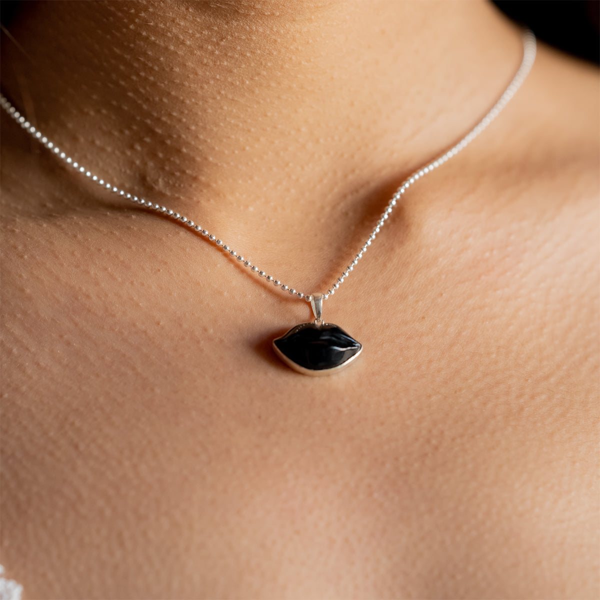 POUT Lips Pendant - Onyx (Black)