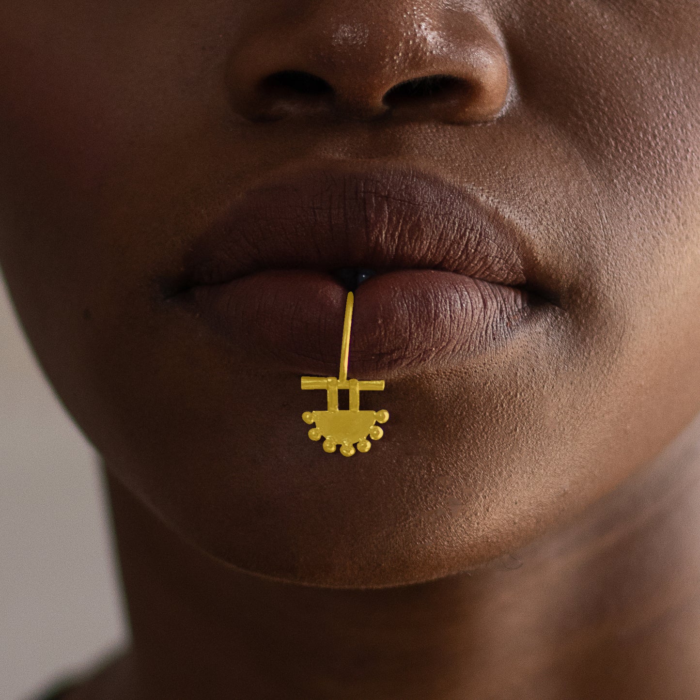 SEJAL Lip Ring Gold