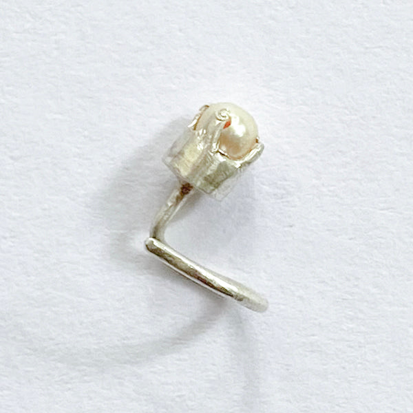 PICHWAI Seed Pearl Nose Pin