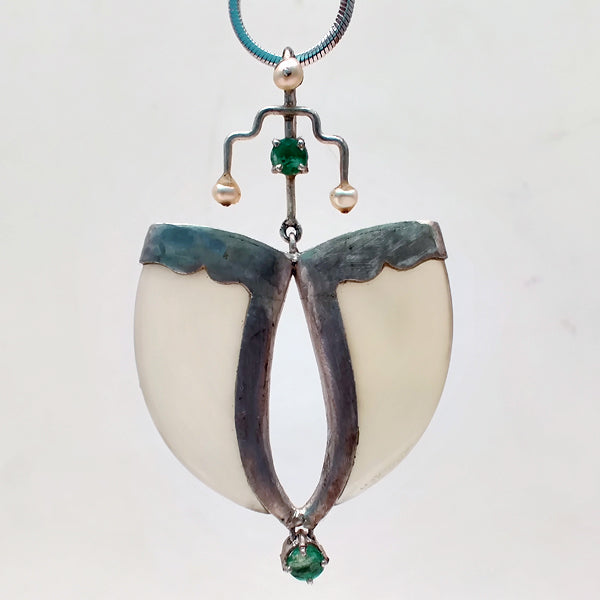 AVANI Silver Faux Tiger Claw Green Royal Pendant