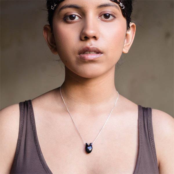 HEART Two Veins Black Necklace