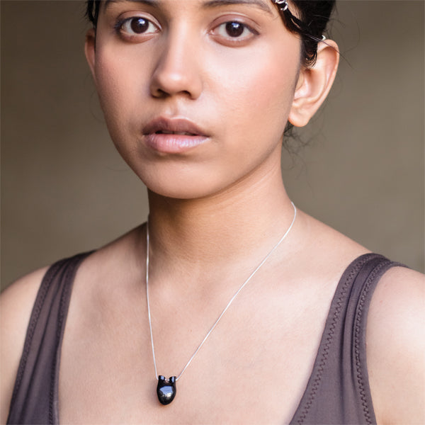 HEART Two Veins Black Necklace