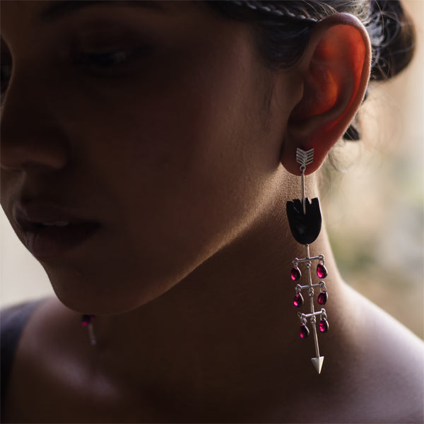 HEART Bleeding - Black Earrings