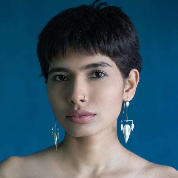 TUSCANY Short Trident Earrings