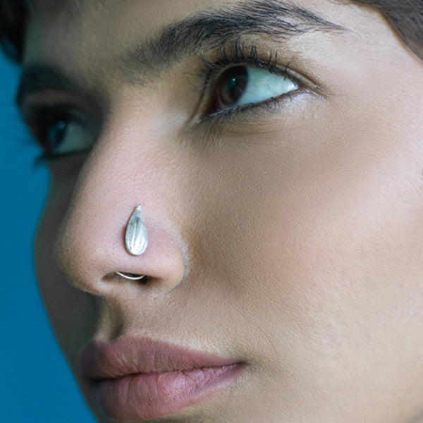 TUSCANY Petal Lines Nose Pin