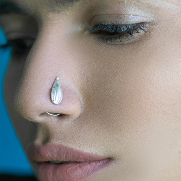 TUSCANY Petal Lines Nose Pin
