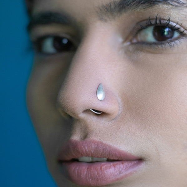 TUSCANY Petal Nose Pin