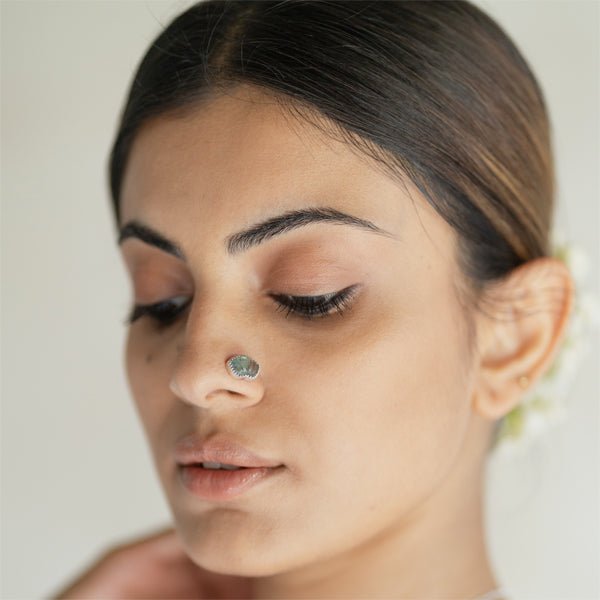 PICHWAI Fluorite Leaf Nose Pin