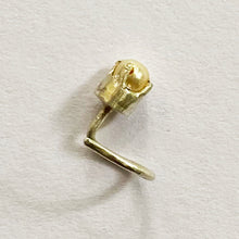 Load image into Gallery viewer, PICHWAI Seed Pearl Nose Pin
