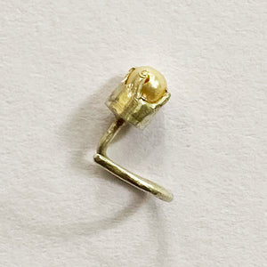 PICHWAI Seed Pearl Nose Pin