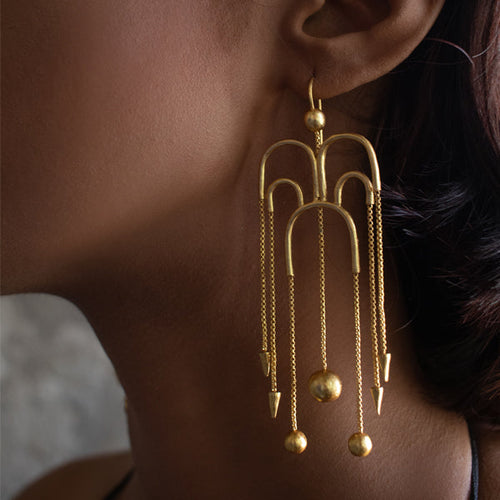 DECO Gold Fountain Earrings