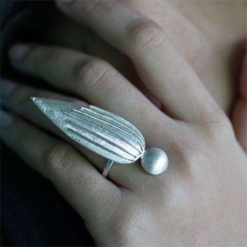 TUSCANY Petal Dot Ring